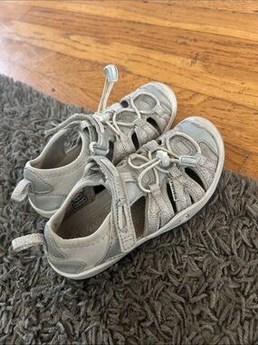 Keen Toddler Girl Outdoor Washable Sandals Size 10 Silver/Gray
